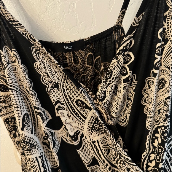 BOHO Strappy Jumpsuit Size Small. Gently used in excellent condition! - Picture 2 of 12